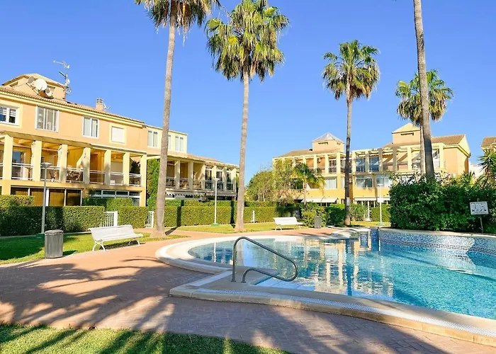 Charming 2-Bed Apartment In Denia